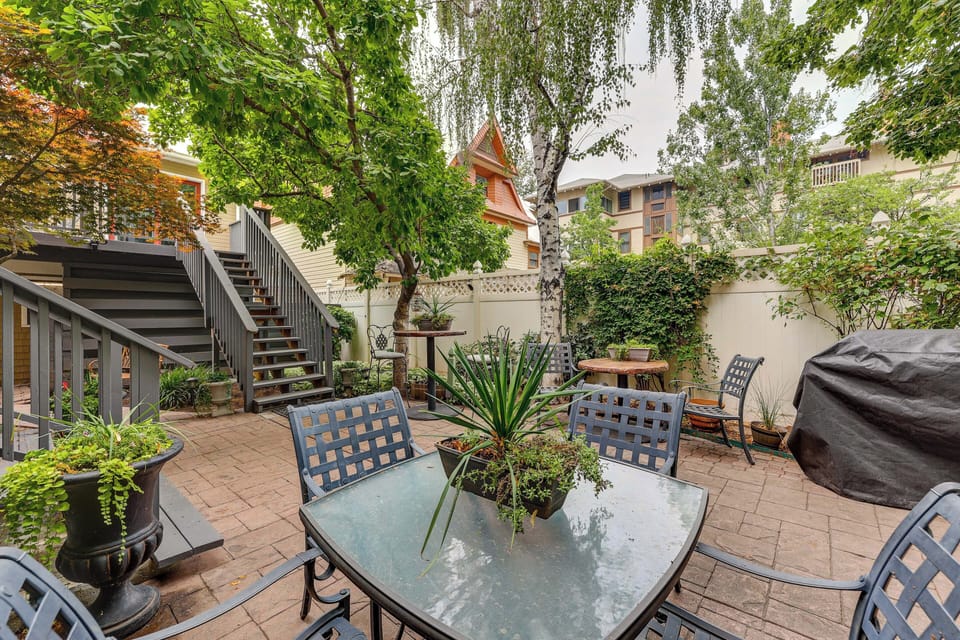 Shared Amenities | Courtyard | Gas Grill