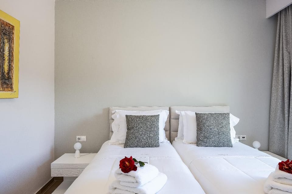 Twin bedroom with en suite bathroom and A/C