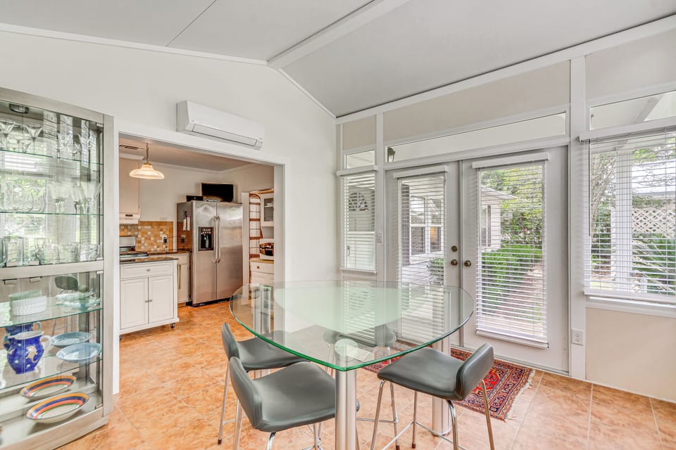 Dining Room | Dishware & Flatware Provided