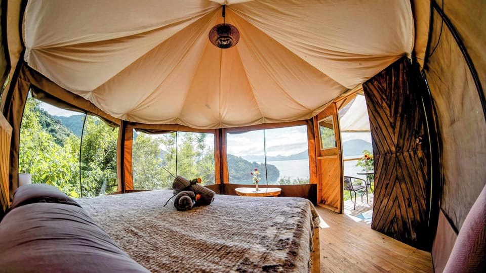 Premium bedding, desk, WiFi (free), individually decorated