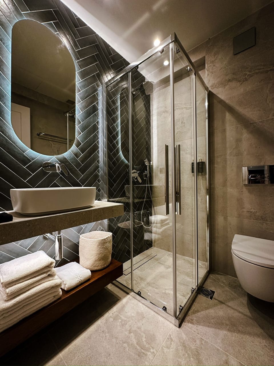 Signature Double Room, Mountain View | Bathroom | Shower, hair dryer, towels, soap