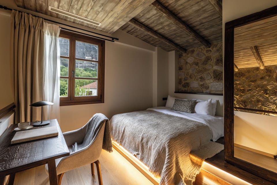 Premium Double Room, Mountain View | Desk, soundproofing, free WiFi