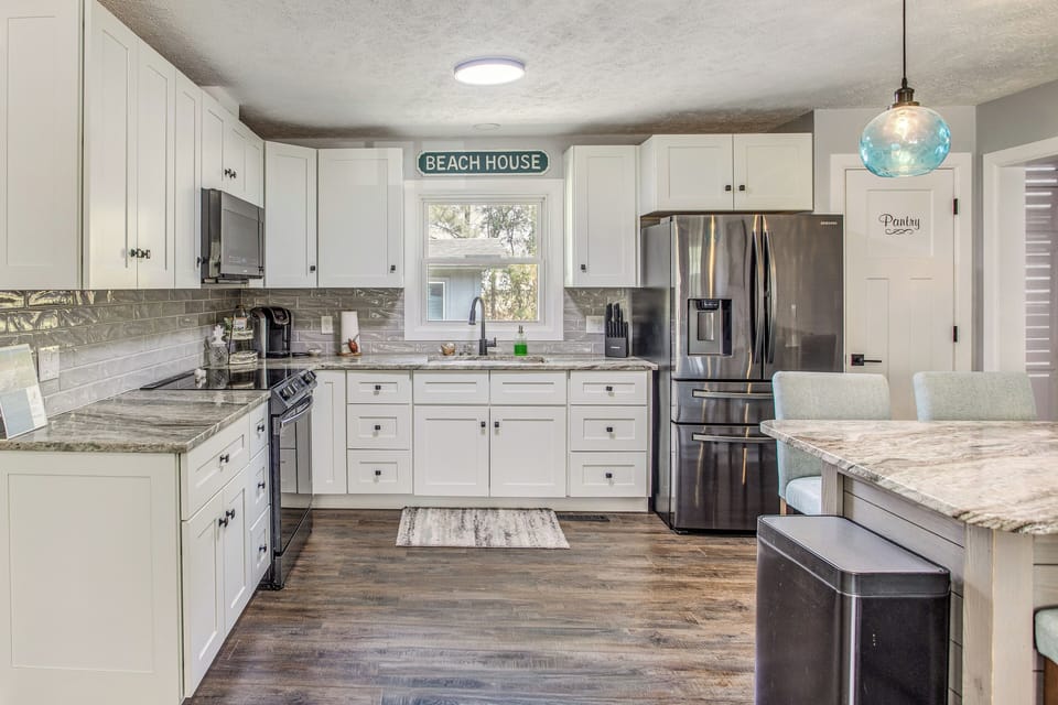 Eat-In Kitchen