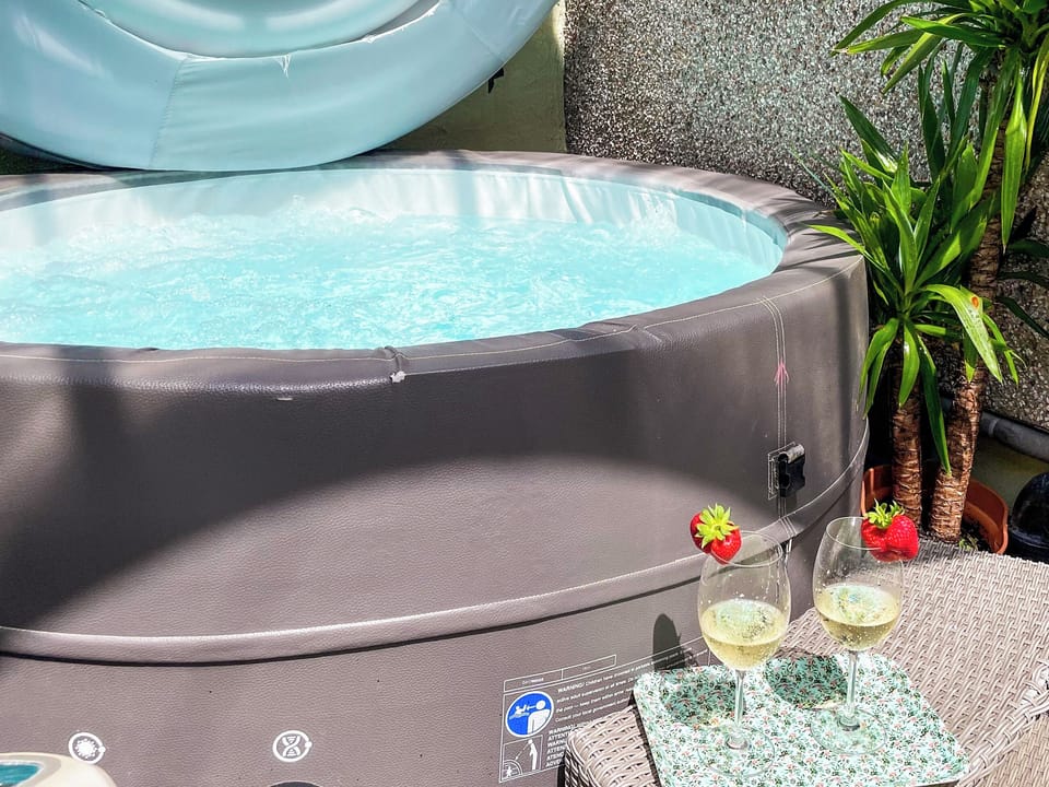 Hot tub | Mushroom Cottage, Tylorstown