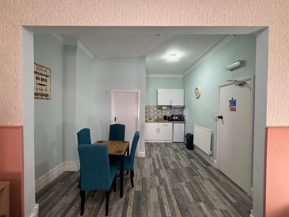 Superior Studio Suite, Multiple Beds, Kitchenette | Lounge