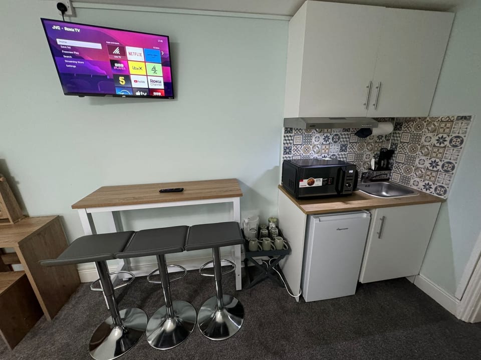 Standard Studio, Multiple Beds, Kitchenette | Room amenity