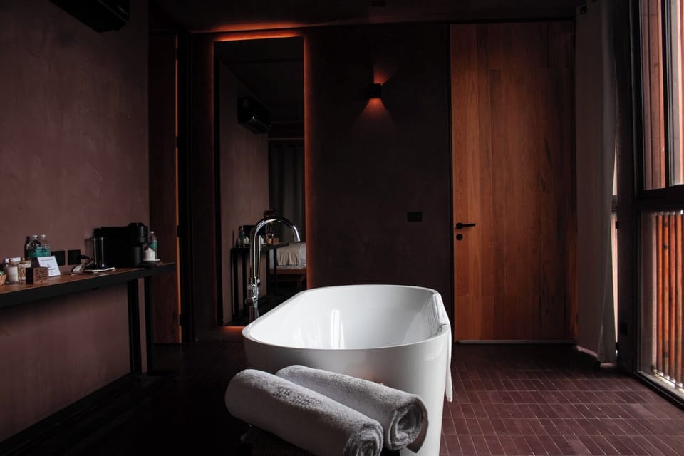 Luxury Suite, Mountain View | Egyptian cotton sheets, premium bedding, in-room safe, WiFi (free)
