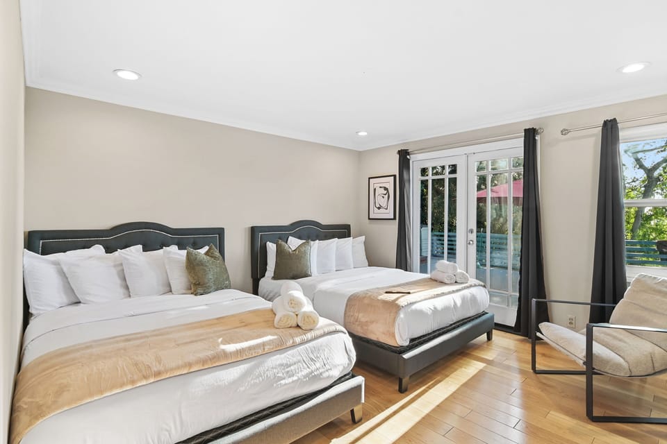 Luxury House, 3 Bedrooms | 3 bedrooms, iron/ironing board, free WiFi