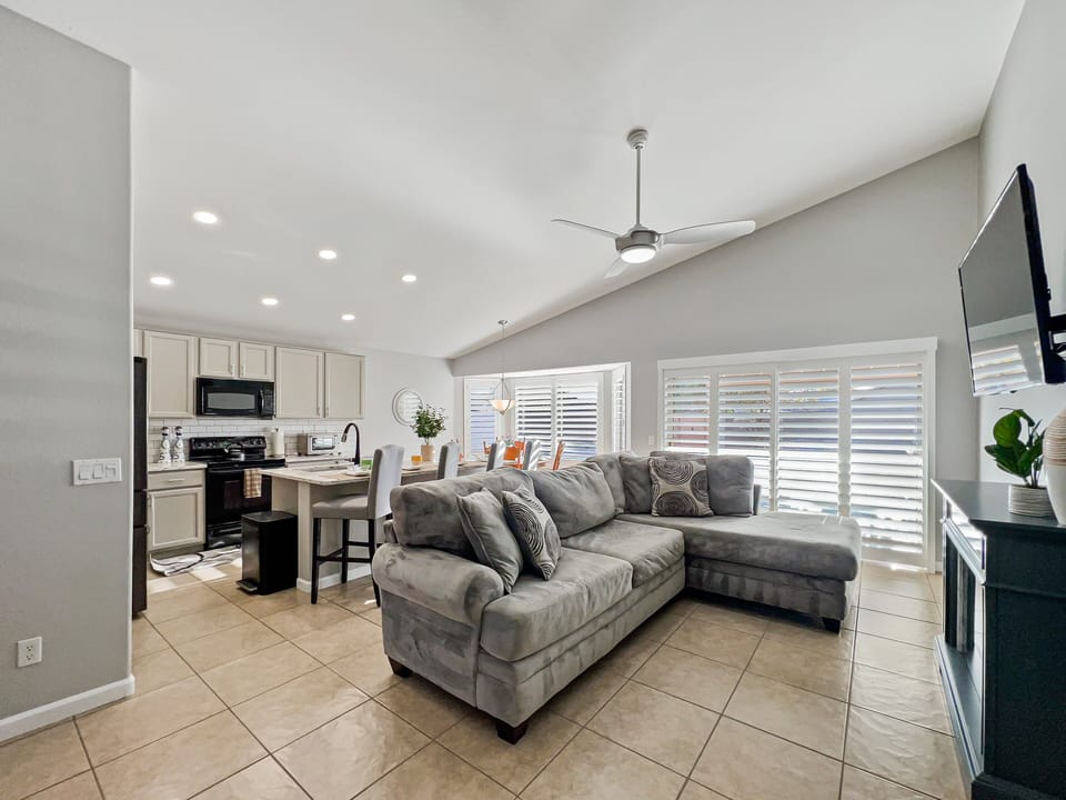 House, Multiple Beds, Pool Access, City View (Kimberly Surprise) | Living area | Fireplace, MP3 dock