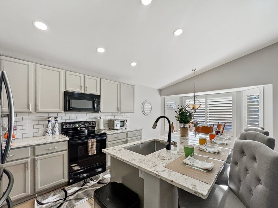 House, Multiple Beds, Pool Access, City View (Kimberly Surprise) | Private kitchen | Coffee/tea maker