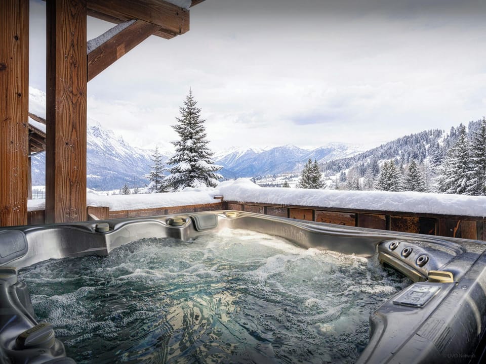 Jacuzzi & winter view