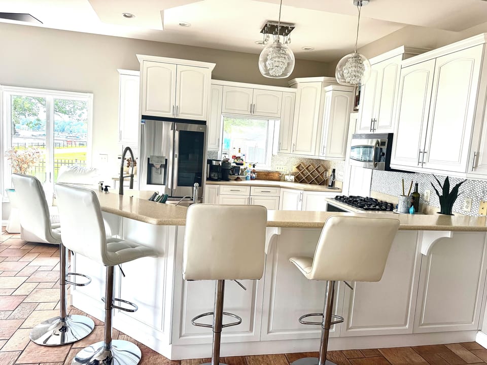 Full kitchen