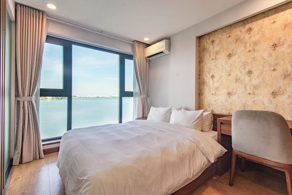 Luxury Apartment, Balcony, Lake View | Minibar, soundproofing, free WiFi, bed sheets