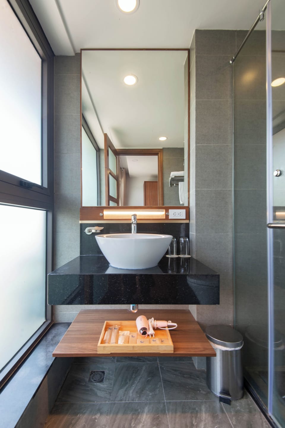 Executive Studio, City View | Bathroom | Shower, hair dryer, bathrobes, slippers