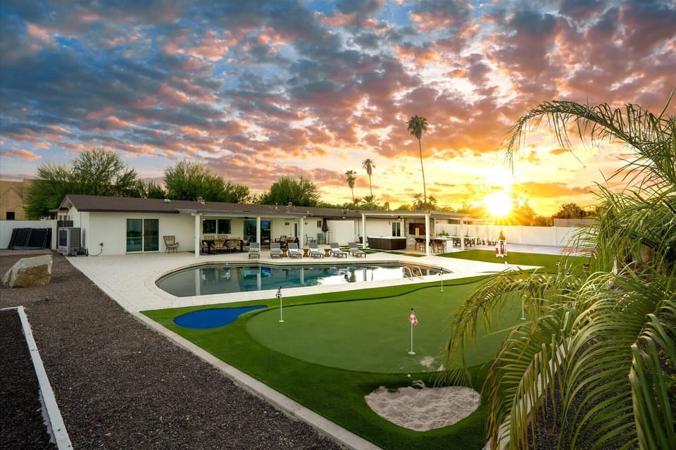Putt as the sun goes down. A putting green steps from the pool, framed by a sky that makes every shot feel cinematic.