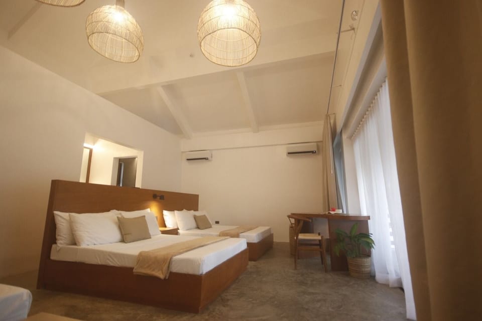 Quadruple Room | Desk, laptop workspace, free WiFi, bed sheets