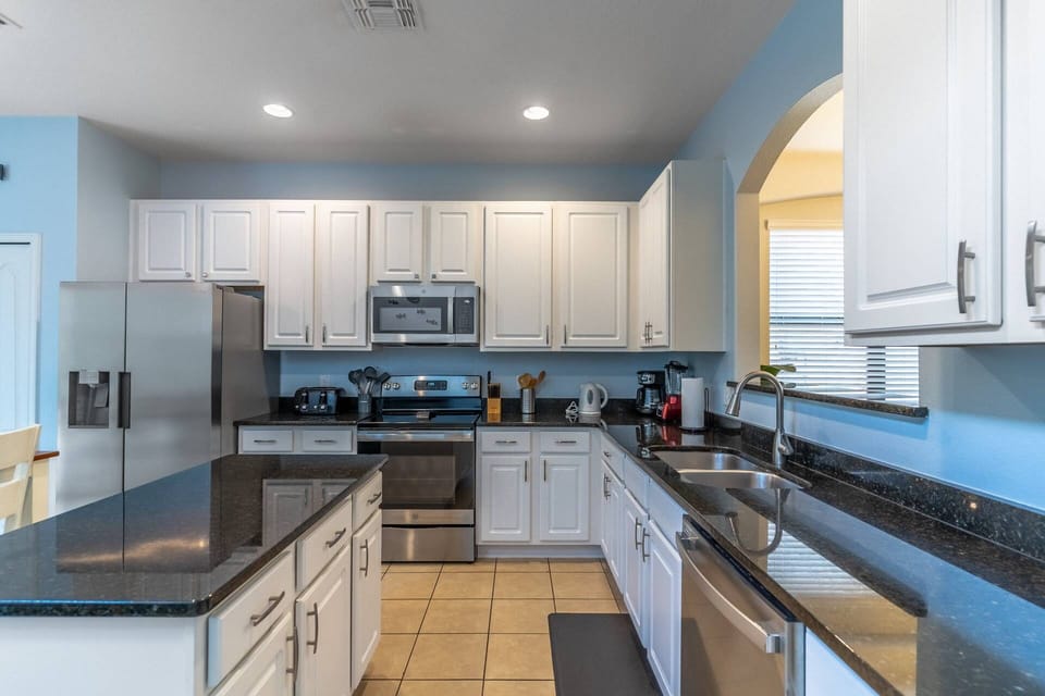 Large Kitchen with Stainless steel appliances, Grainate countertops and all of the comforts of home!