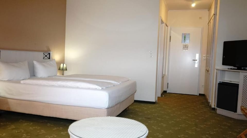 Comfort Double Room | Desk, soundproofing, free WiFi, bed sheets