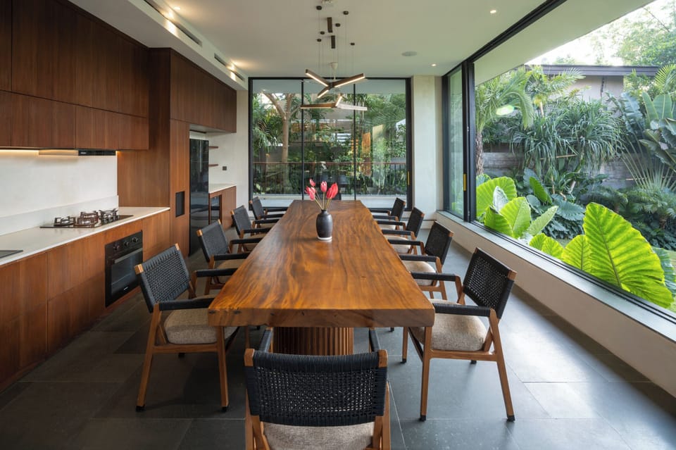 6BR Luxury Villa | Pool Slide, Ice Bath, Chef, Gym, Full Service | Dining room