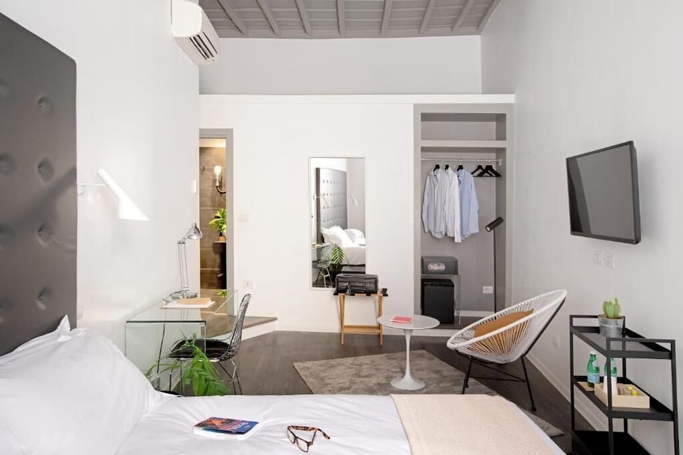 Basic Double Room | Bathroom | Hair dryer, towels, soap, shampoo