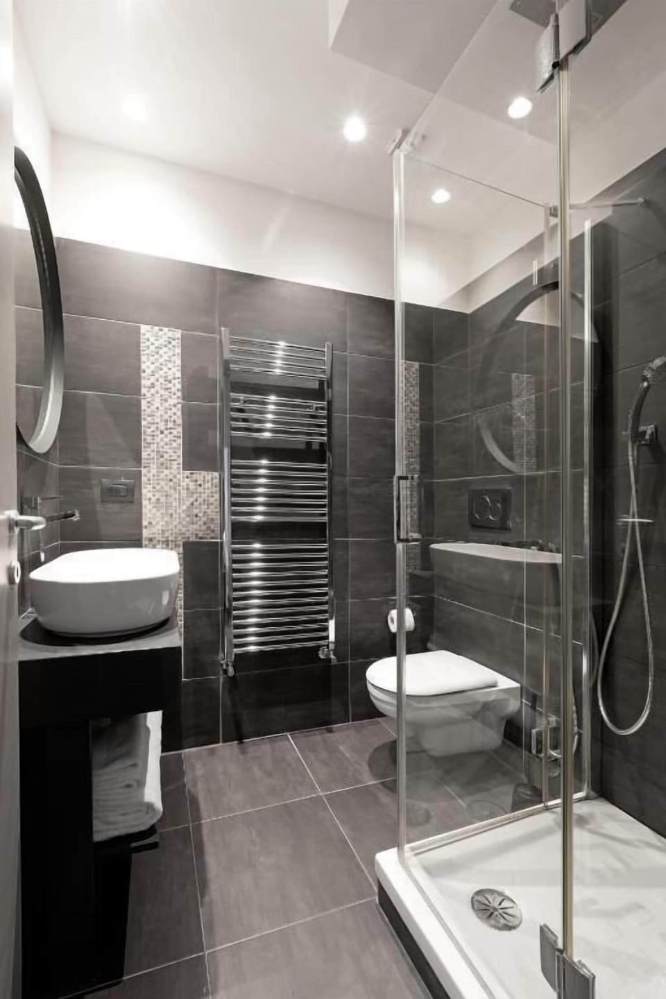 Family Quadruple Room | Bathroom | Hair dryer, towels, soap, shampoo