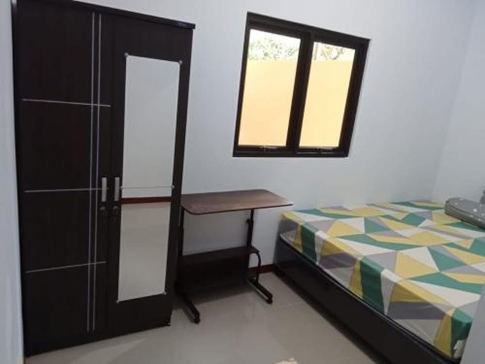 Basic Double Room | Laptop workspace, free WiFi, bed sheets