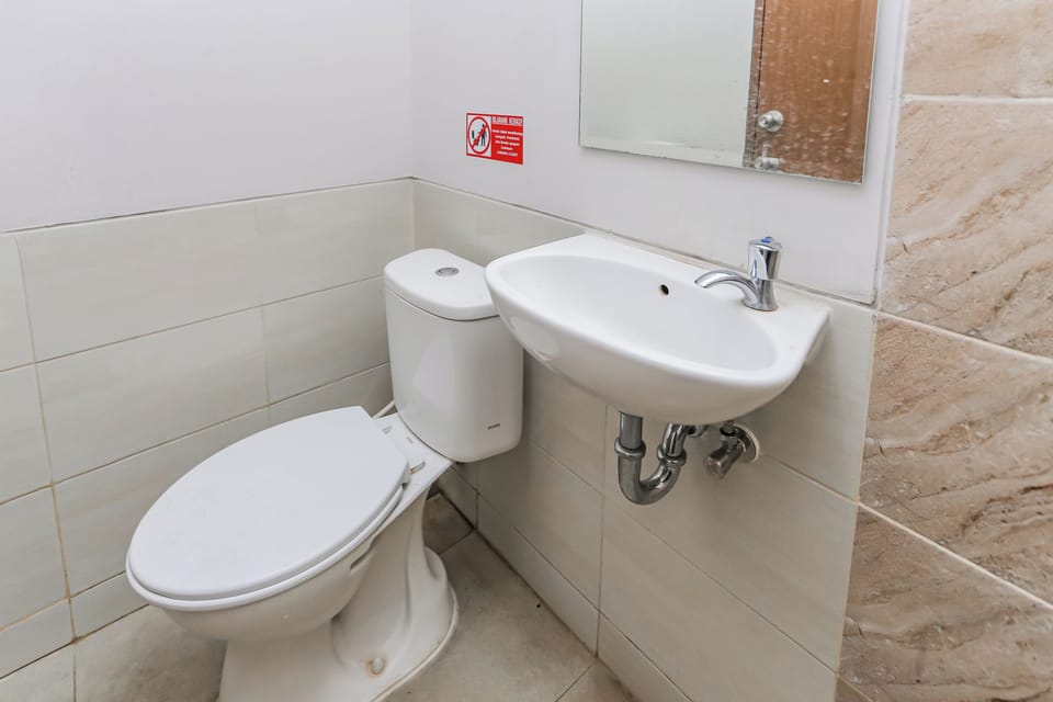 Deluxe Double Room | Bathroom | Shower, towels