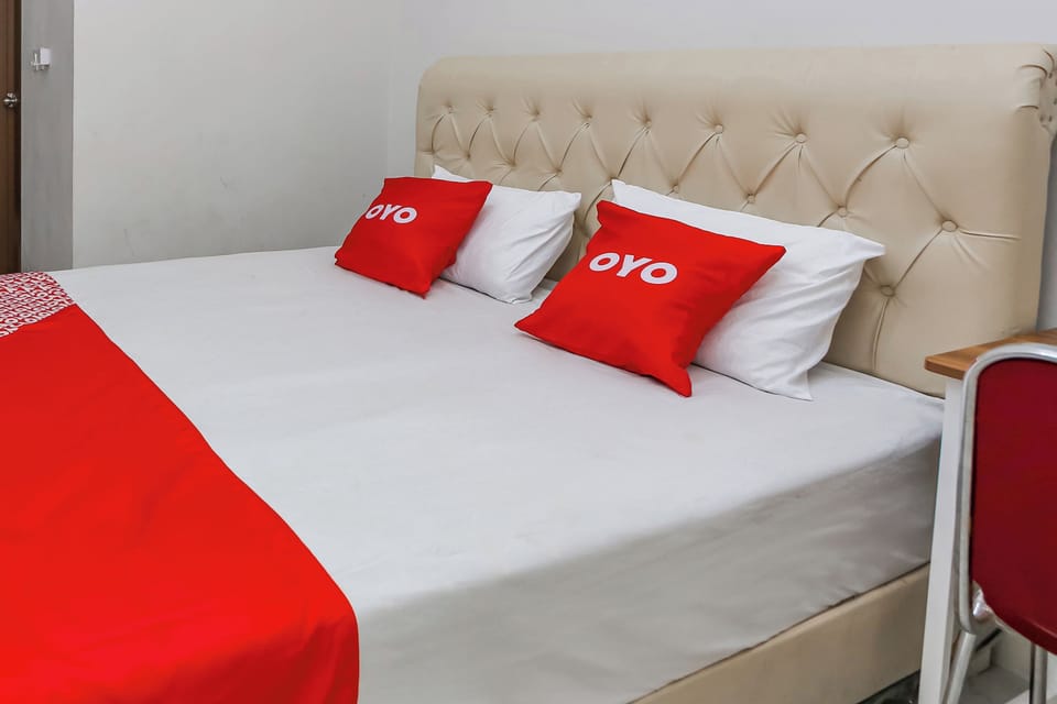 Deluxe Double Room | Laptop workspace, free WiFi, bed sheets