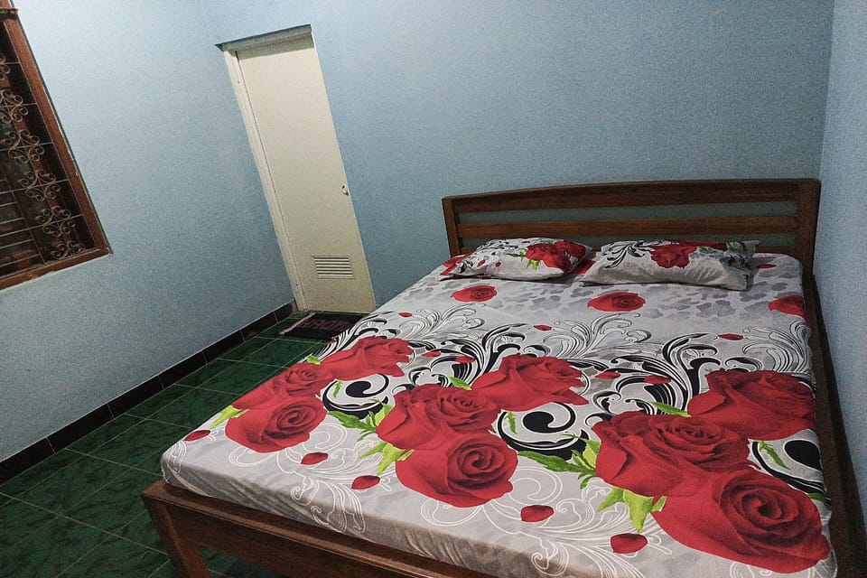 Double Room | Laptop workspace, free WiFi, bed sheets