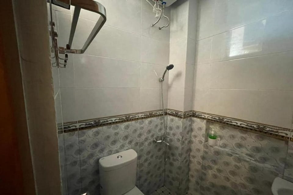 Shower, towels