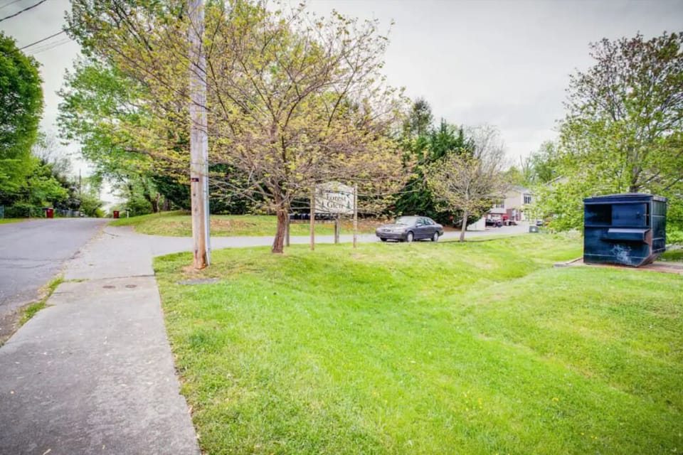 Reconnect with Nature in Our Magical Forest Glen Getaway!