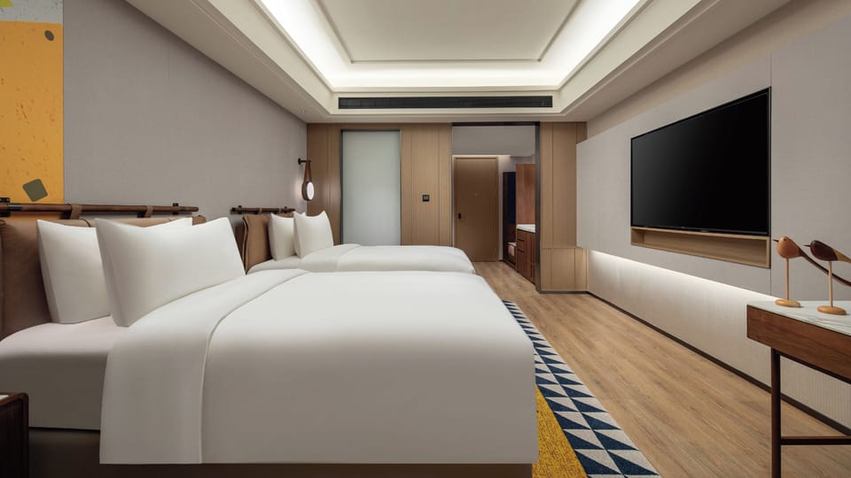 Premium bedding, down comforters, minibar, desk