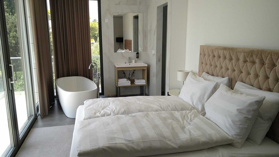Superior Room, Balcony | In-room safe, desk, blackout drapes, soundproofing
