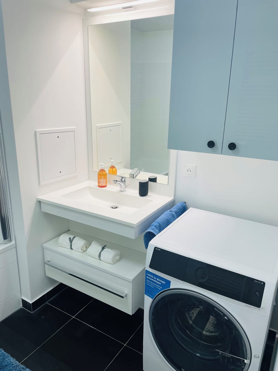 Large bathroom 2