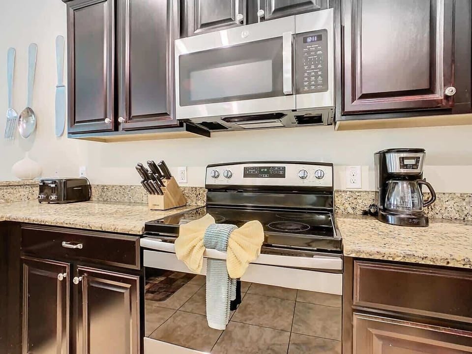 Stove & Microwave