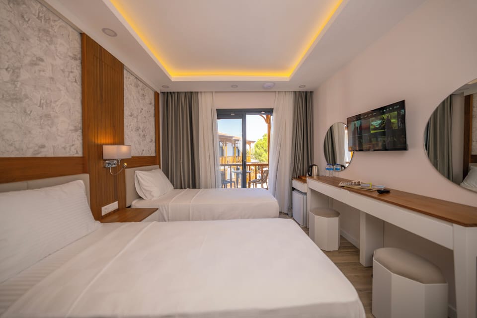 Standard Double or Twin Room | Minibar, in-room safe, desk, soundproofing