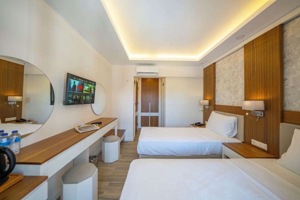 Standard Double or Twin Room | Minibar, in-room safe, desk, soundproofing