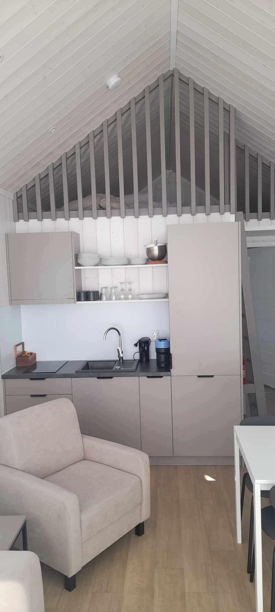Deluxe Cabin | Living area