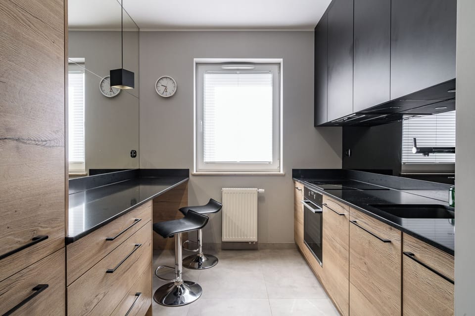 Comfort Apartment | Private kitchenette | Fridge, stovetop, electric kettle, cookware/dishes/utensils