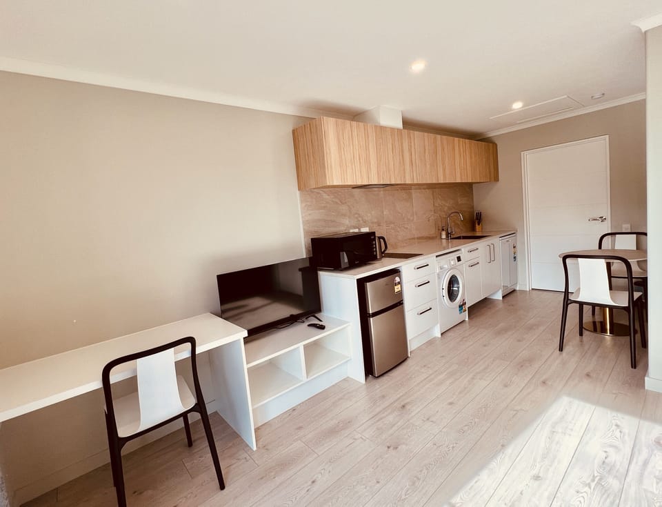 Superior Apartment, Garden View | Private kitchen | Dining tables