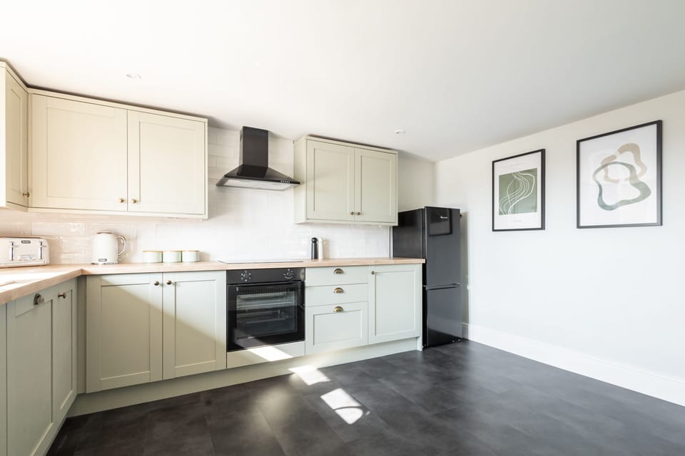 House | 2 bedrooms, desk