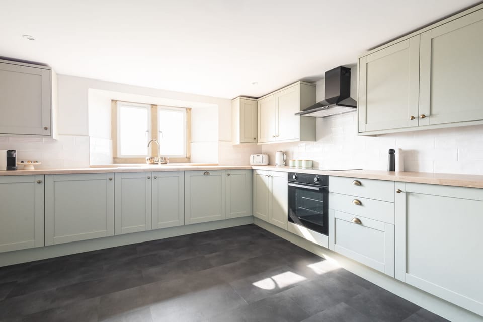 House | 2 bedrooms, desk