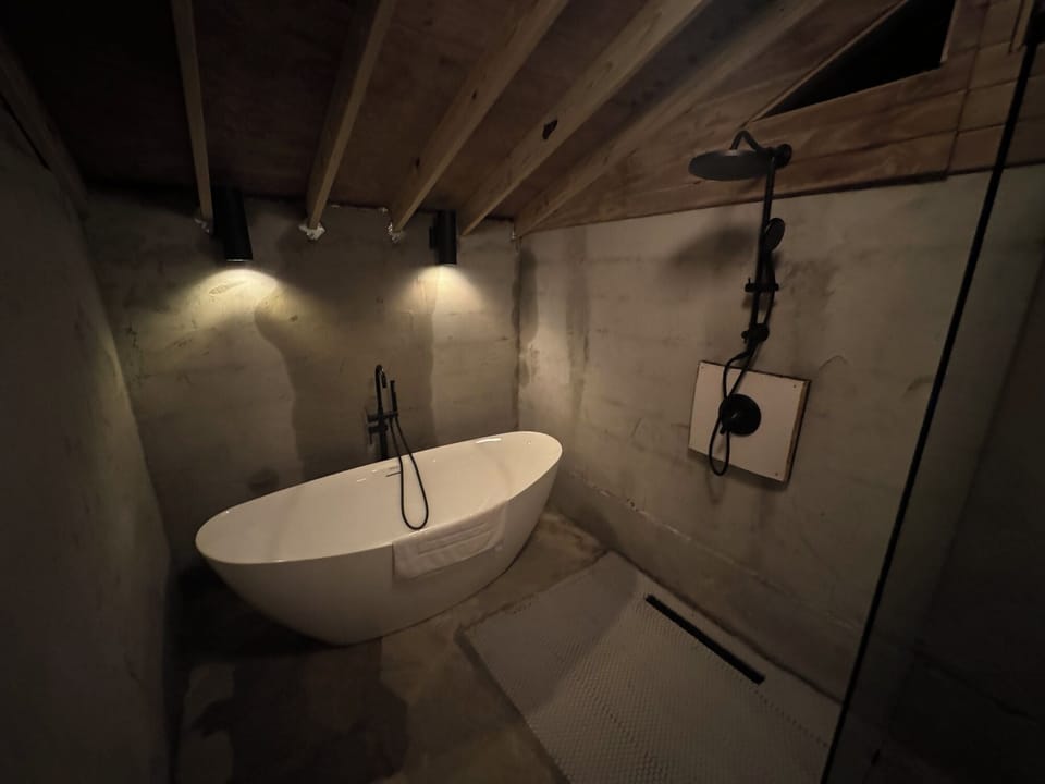 bathtub
