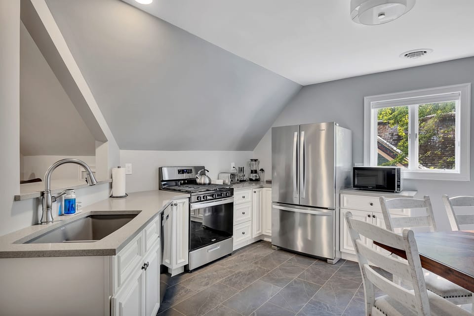 Kitchen With Quartz Counters