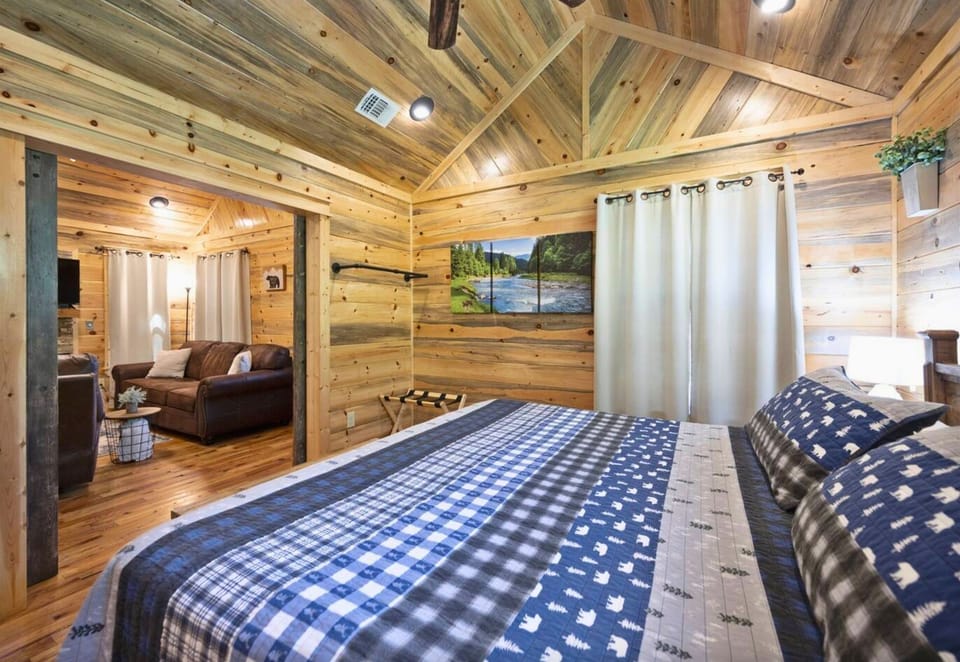 Benefit from the convenience of an en-suite bathroom connected to this cozy bedroom.