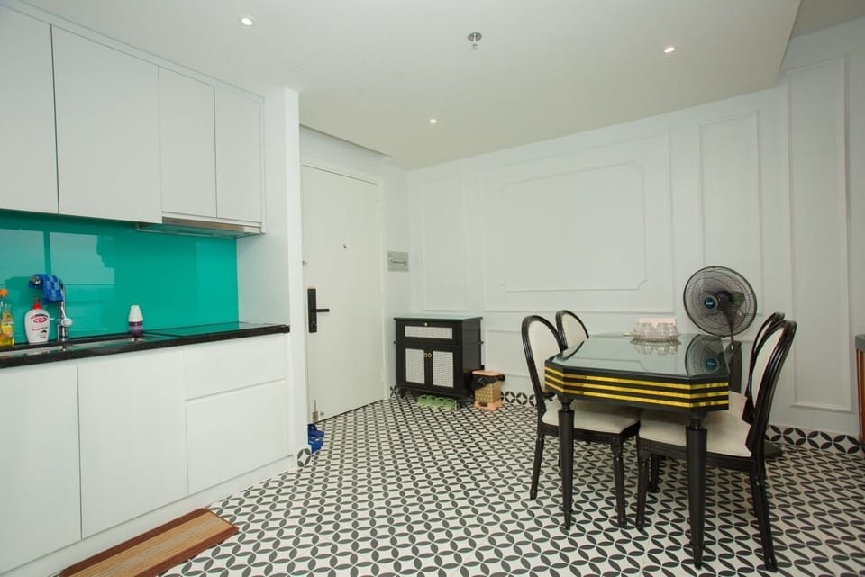 Standard Apartment, 2 Bedrooms, Ocean View | In-room dining