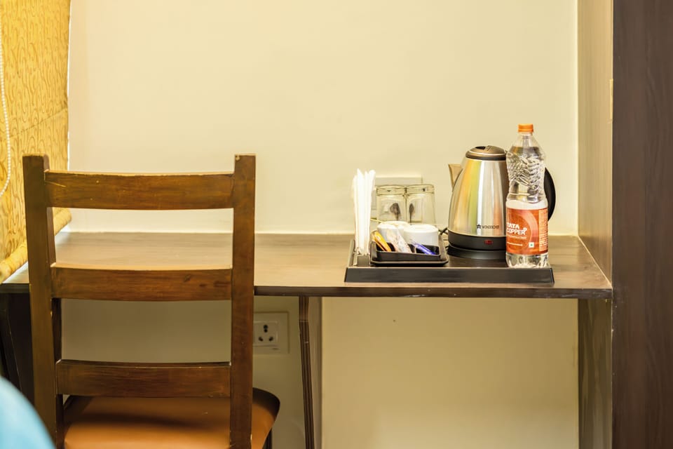 Deluxe Room, 1 Bedroom | Coffee and/or coffee maker