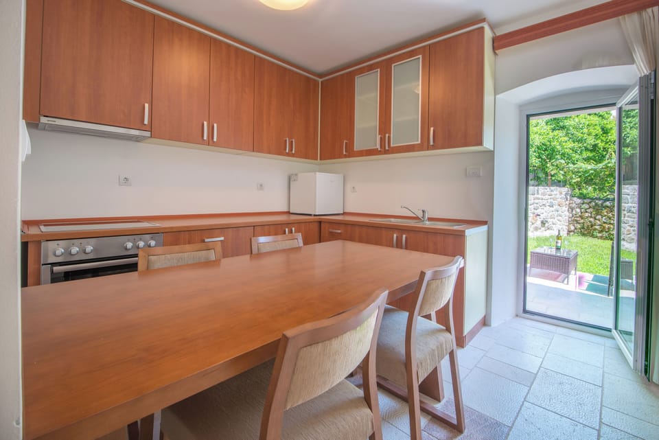 Residence with a private garden and free parking / Annex D | Private kitchen