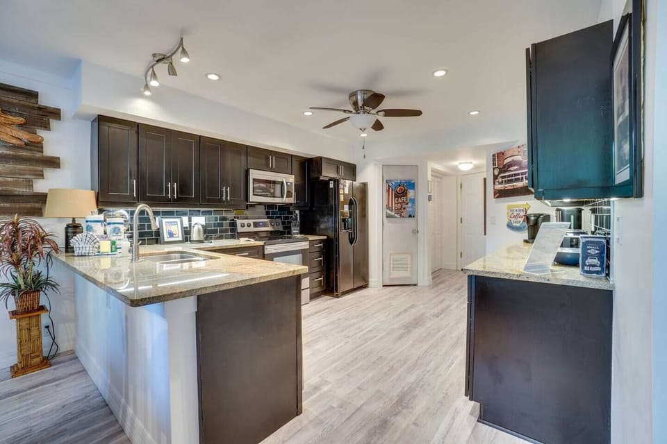 Kitchen - fully equipped, laundry closet, door to garage to easily unload groceries