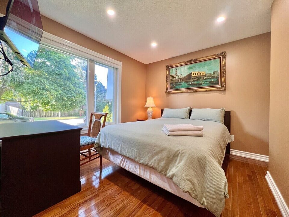 Deluxe Double Room, 1 Queen Bed, Private Bathroom | Egyptian cotton sheets, premium bedding, desk, laptop workspace